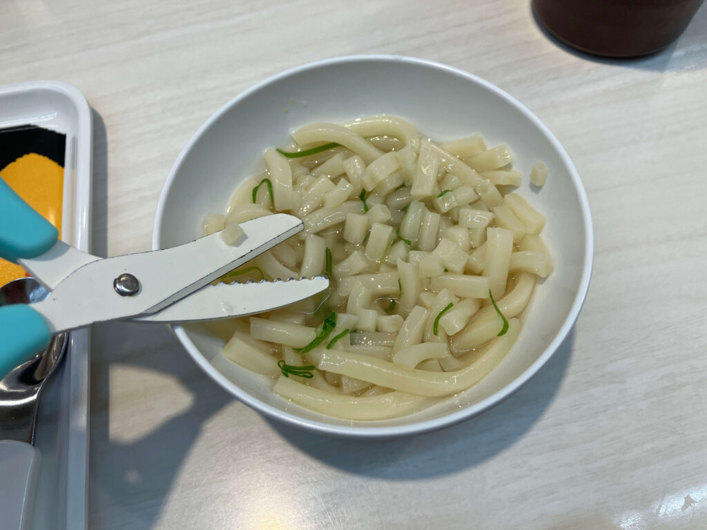 魚べいのうどんとフードカッター